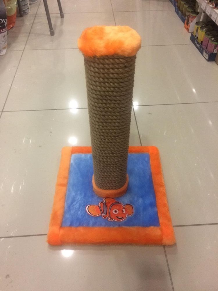Когтеточка столбик кругл. с игруш., 50см, на квадр.основе 30х30, НЕМО