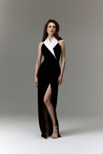 Платье макси из крепа и сатина с разрезом