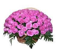 Ритуальная корзина из живых цветов "50 розовых роз, папоротник"