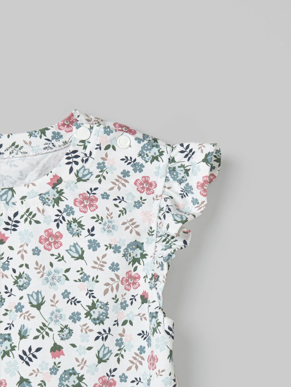 Футболка с баской "Цветы"