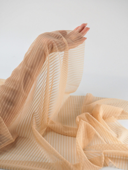 Сетка в полоску бежевая по Лауме малоэластичная метражом