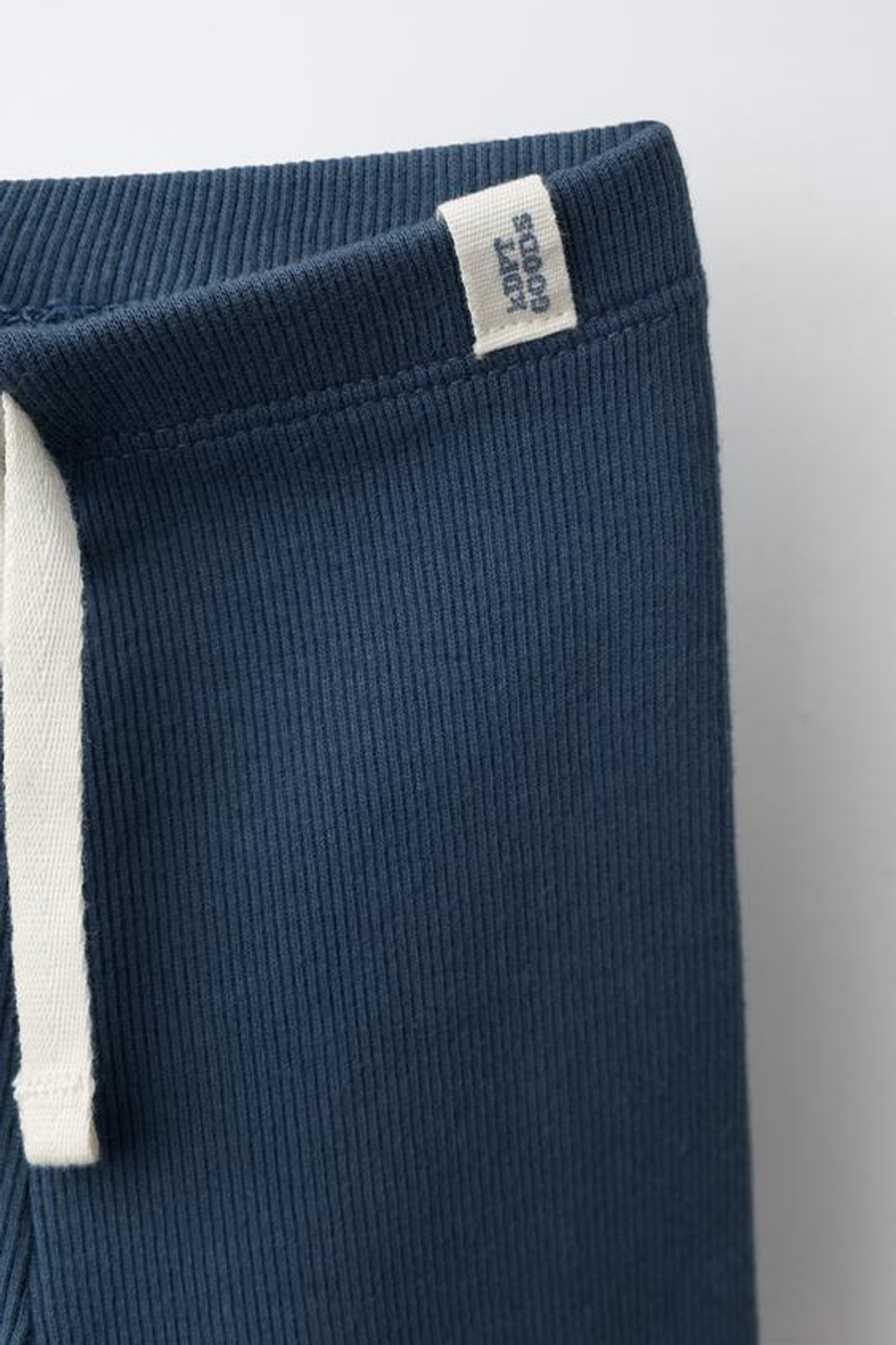ZARA ЛЕГИНСЫ В РУБЧИК С НАШИВКОЙ, ОКЕАНСКИЙ СИНИЙ