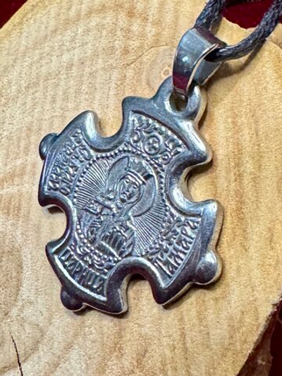 Святая Тамара Царица Нательная икона в форме креста с серебрением