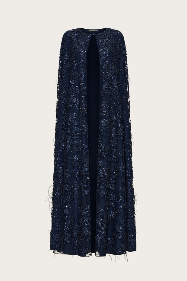 КЕЙП ИЗ ШЕЛКА, ВРУЧНУЮ РАСШИТЫЙ БИСЕРОМ, ПАЙЕТКАМИ И ПЕРЬЯМИ