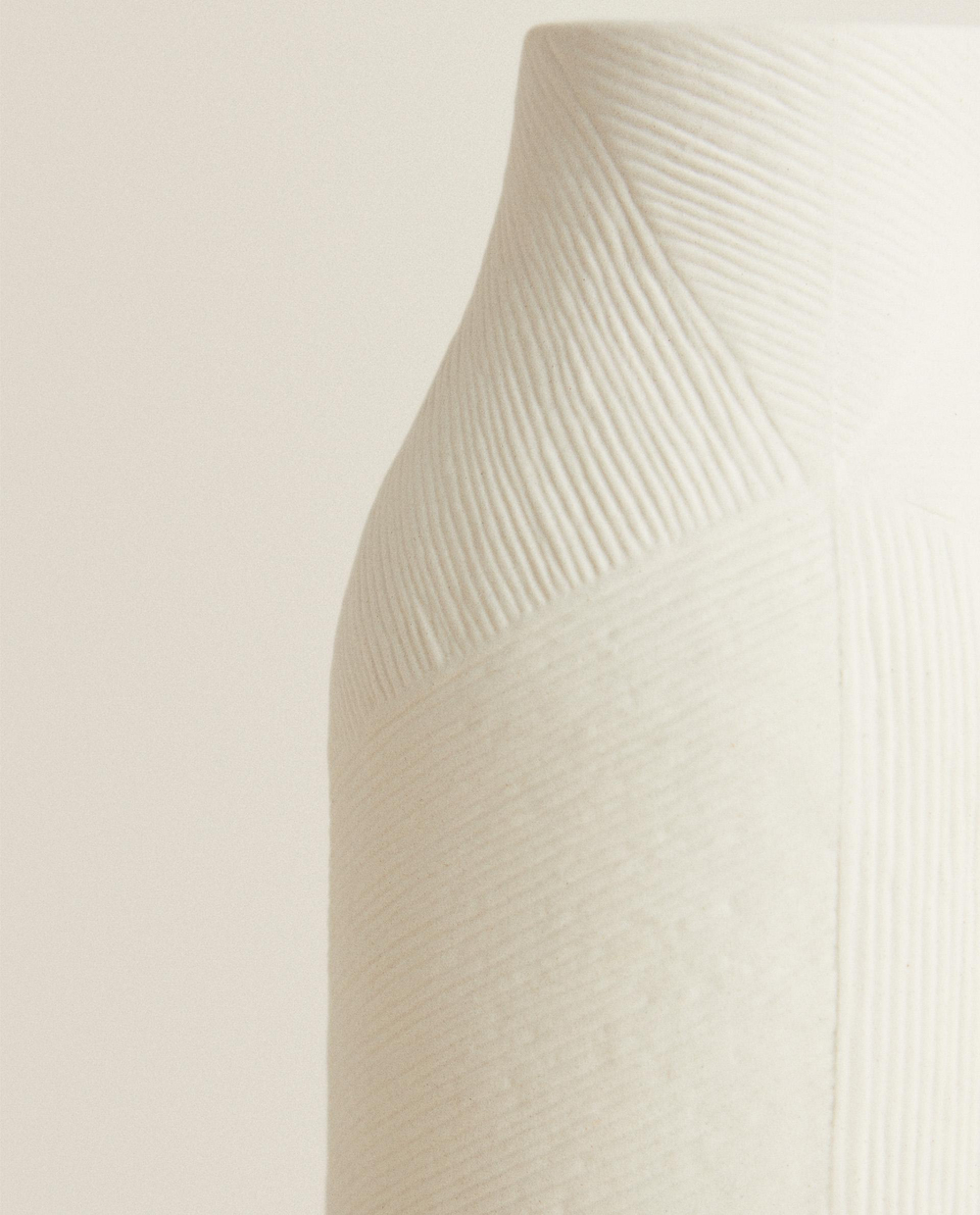 Zara Home Ваза из керамики, 21.5 см