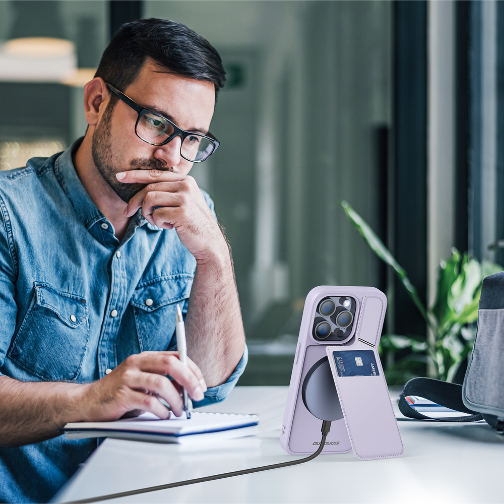 Чехол фиолетового цвета с MagSafe и подставкой-картхолдером от Dux Ducis для iPhone 13 Pro, серия Rafi II Mag Series