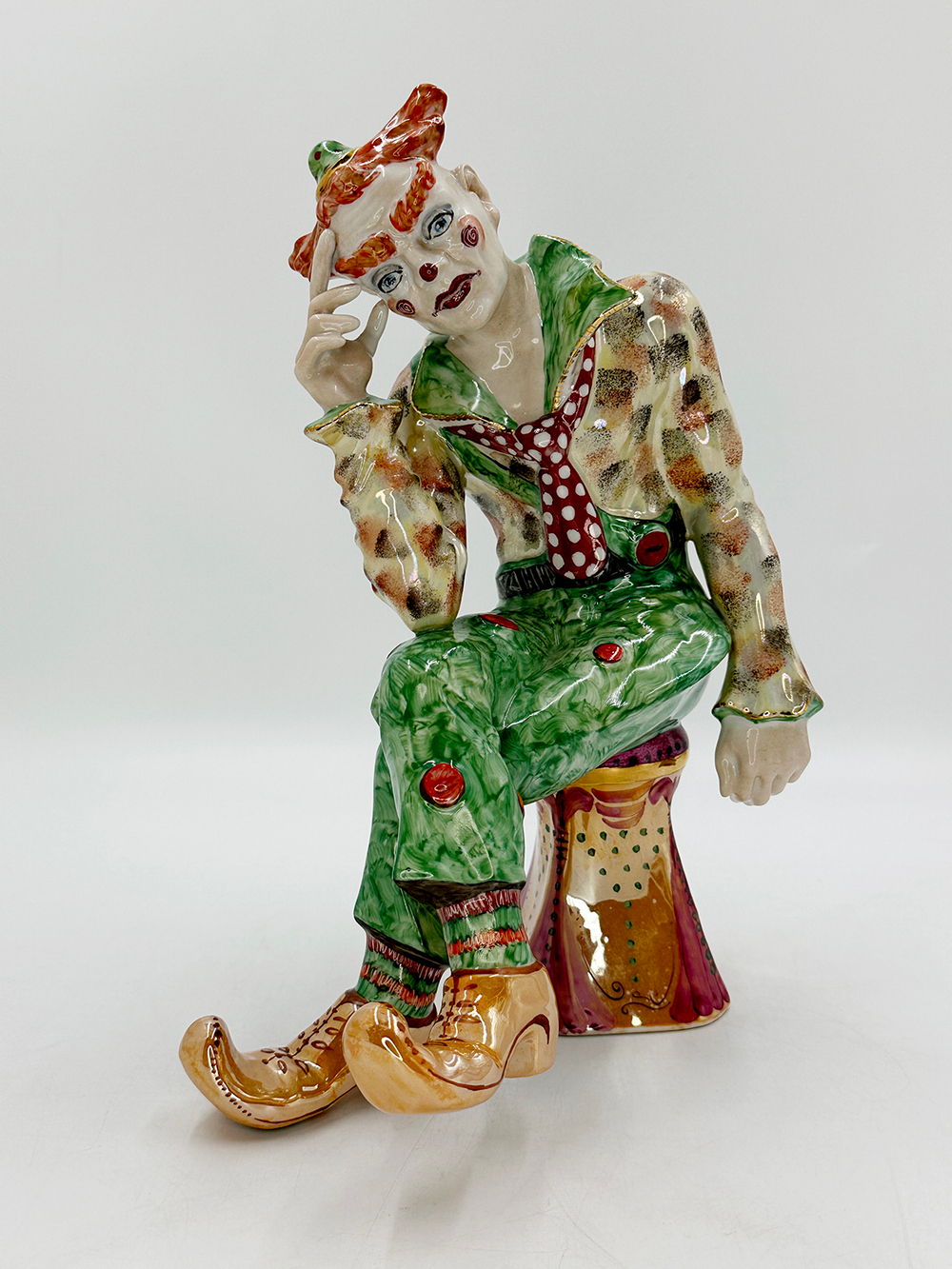 Фарфоровая статуэтка. Задумчивый клоун. Дулево. 80-90-е. гг. Автор Яснецов В. К.