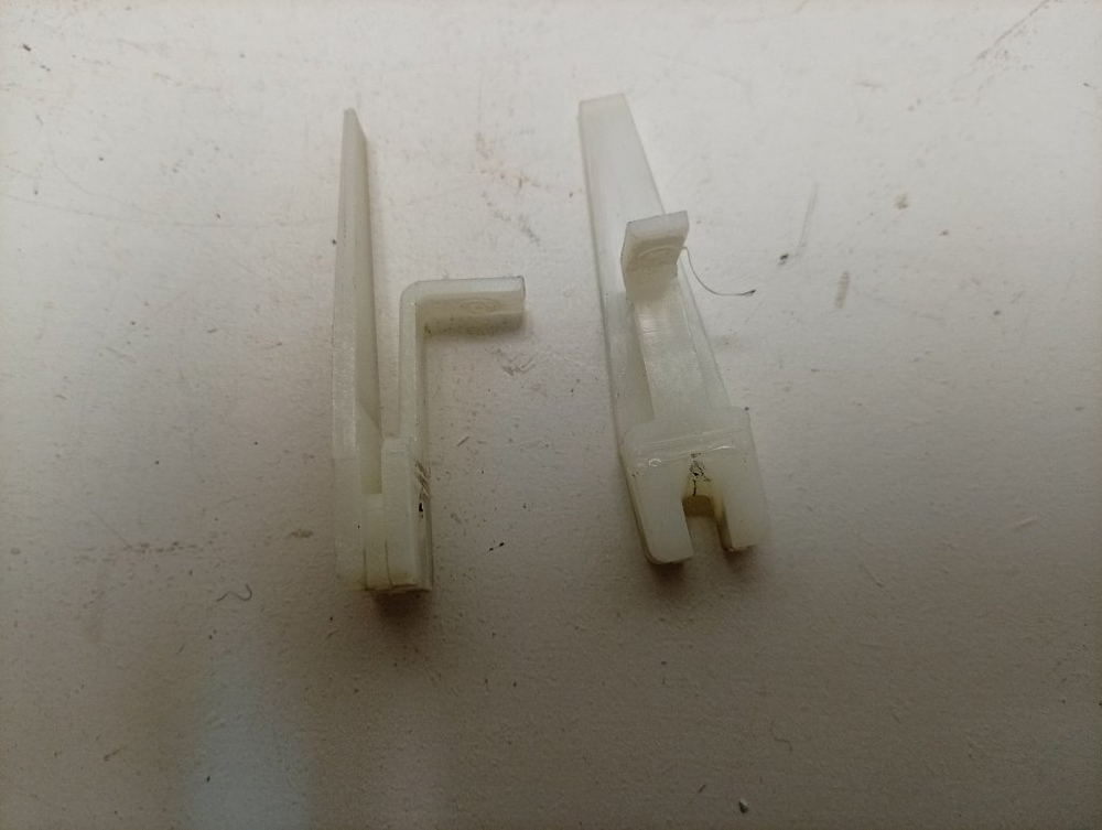 WISL82 кт57 Пластиковые элементы для стиральной машины Indesit б/у