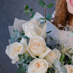 157. Ароматный нежный букет из светлых пионовидных роз