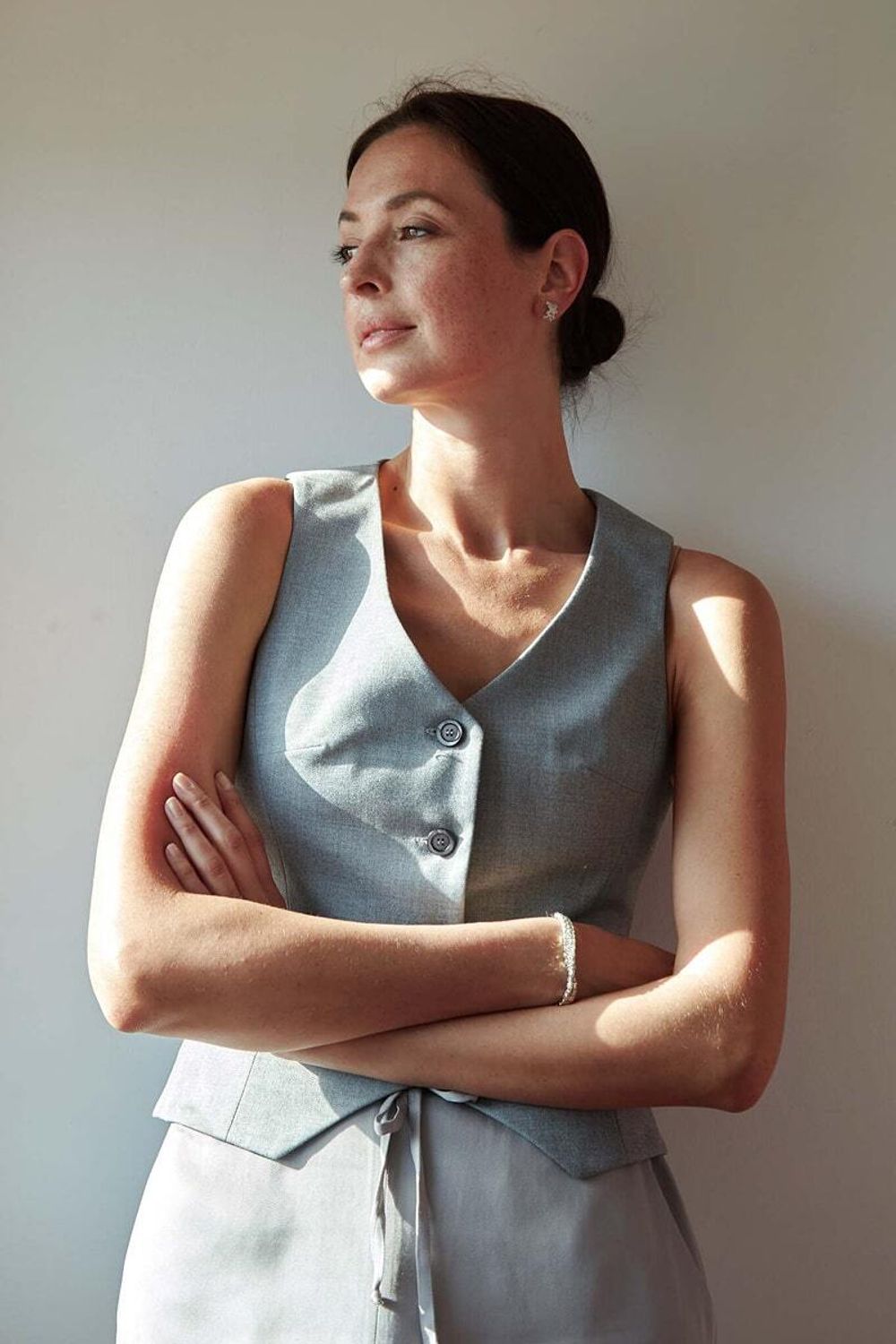 Жилет короткий серый вискоза (Размер 42,44)