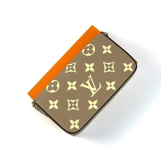 Клатч Louis Vuitton Felicie кремовый/серый