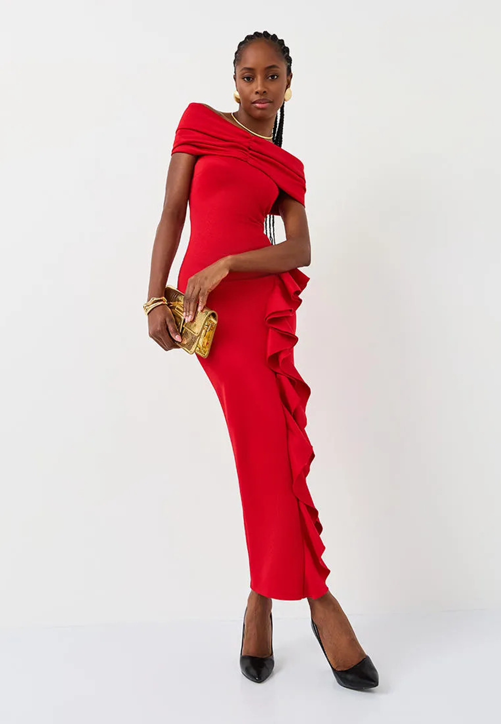 Платье с воланом на сборке