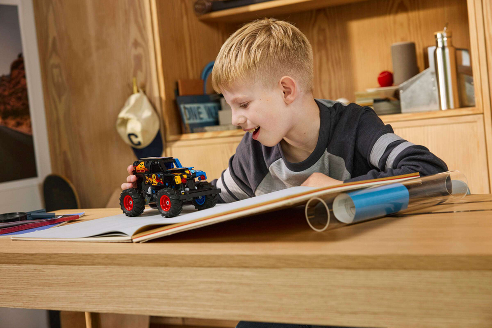 Конструктор LEGO Technic 42219 Monster Jam Grave Digger Fire and Ice