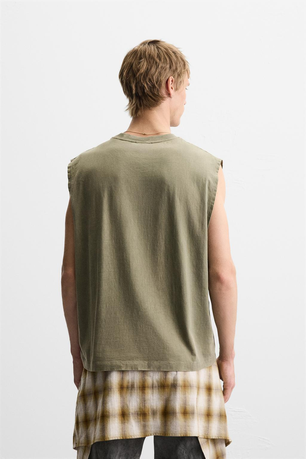 Топ relaxed fit без рукавов