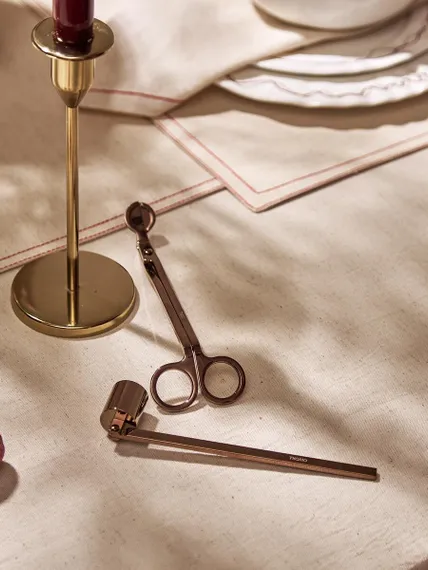 Набор аксессуаров для свечей дымчато-коричневого цвета из коллекции essential