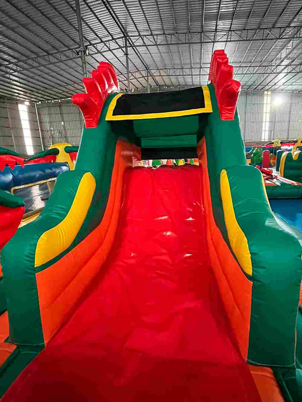 Коммерческий надувной батут "Змей Горыныч 3"  3 модуля 18*10*9 м