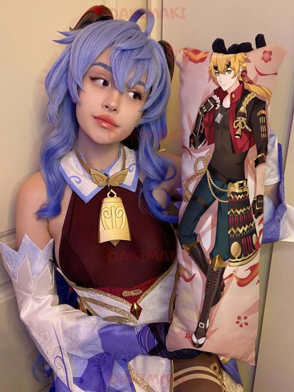 Мини дакимакура Тома из Геншин Импакт | Genshin Impact арт. M0929, 60х20 см