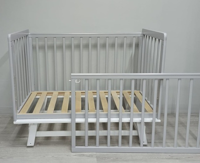 Кроватка Incanto Anniken на продольном маятнике, цвет серый/белый