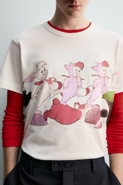 ZARA Х HARRY LAMBERT ФУТБОЛКА С ПРИНТОМ LOST BOYS ПИТЕР ПЭН, ЖЕЛТОВАТО-БЕЛЫЙ