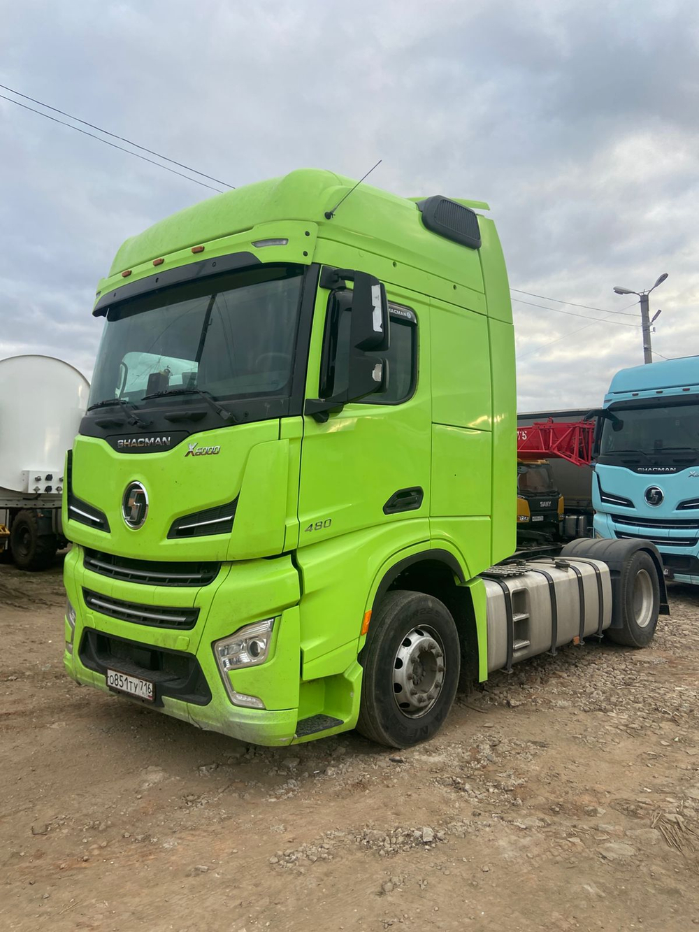Shacman (Shaanxi) SX* 4x2 Седельный тягач SX4188YY381 (Дизельный, 12,5 л, 473 л.с., АТ)