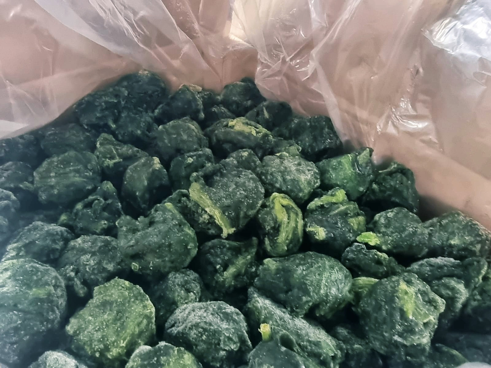 Шпинат листовой замороженный / Коробка 10кг