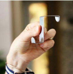 Крючок на дверь