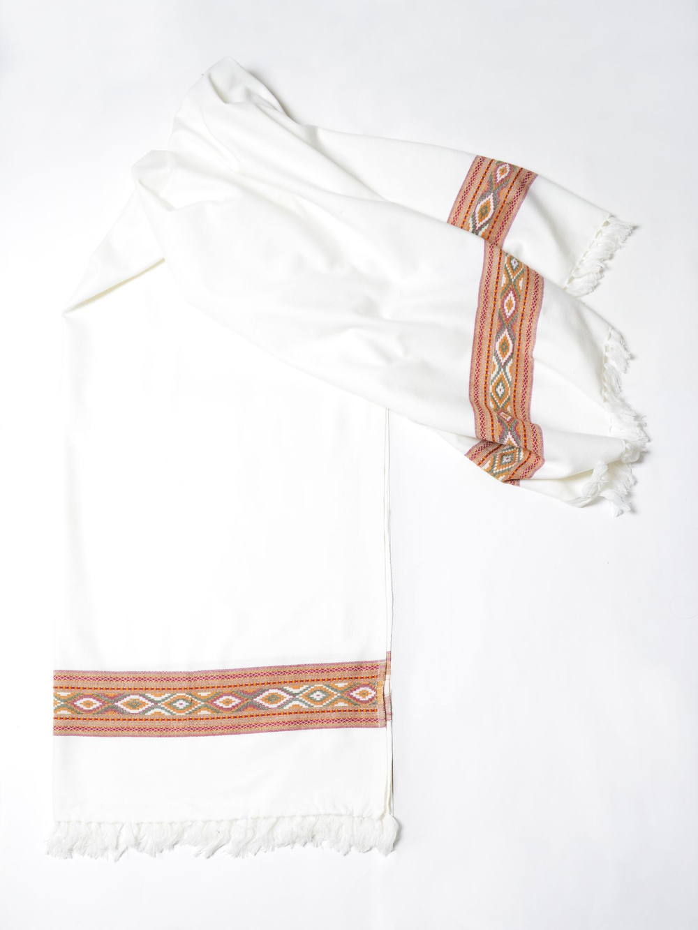 Шерстяной палантин с вышивкой (белый)