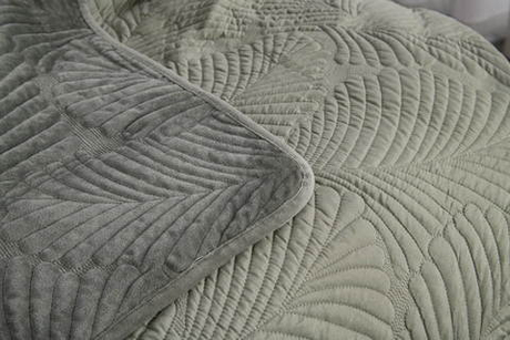 Покрывало 240х260 и 2 наволочки Sofi De MarkO Ноэль оливковое