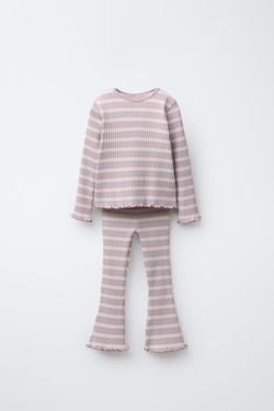 ZARA КОМПЛЕКТ ИЗ ФУТБОЛКИ И РАСКЛЕШЕННЫХ ЛЕГИНСОВ В РУБЧИК В ПОЛОСКУ, СВЕТЛАЯ МАЛЬВА