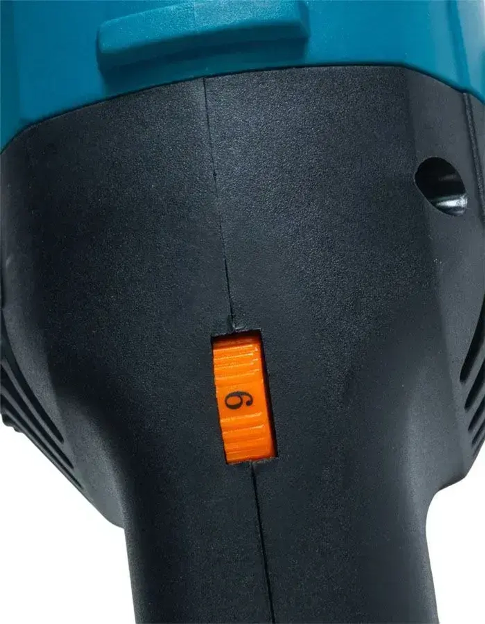 Полировальная машина Makita - мощный инструмент с регулировкой скорости и защитой от перегрузок.