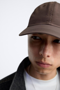 ZARA КЕПКА ИЗ ВЫСОКОТЕХНОЛОГИЧНОЙ ТКАНИ, КОРИЧНЕВЫЙ