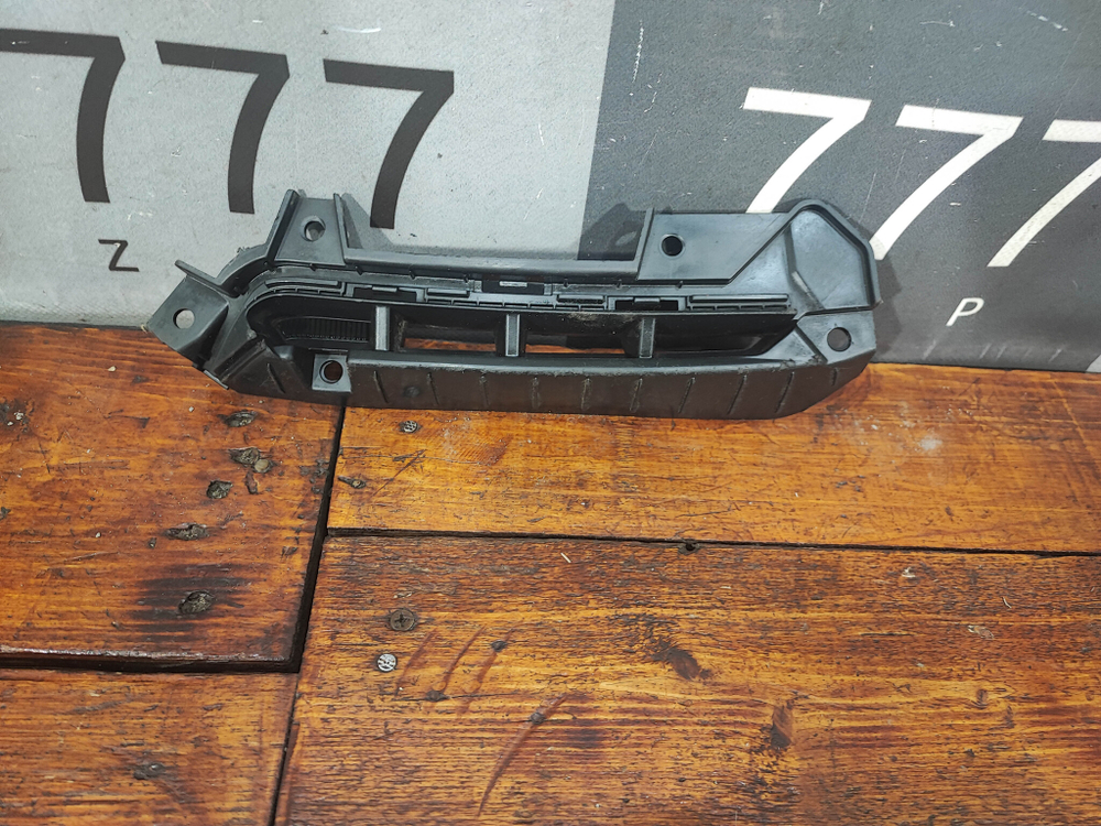 Кронштейн переднего бампера правый Kia Sorento 4 (MQ4) 20-нв Б/У Оригинал 86598P2000