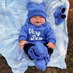 Свитшот Very Peri чёрного цвета с текстом