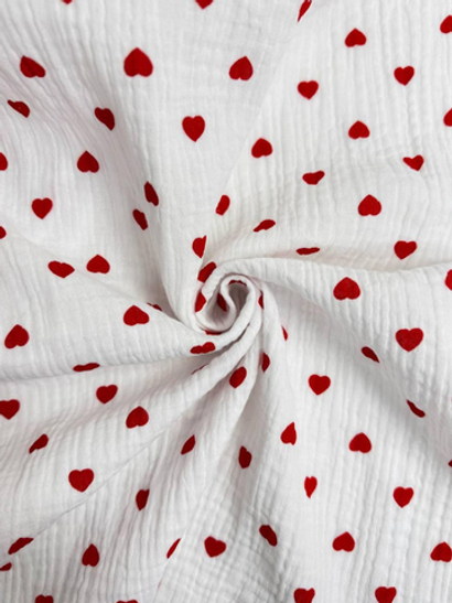 Муслин принт сердечки красные на белом
