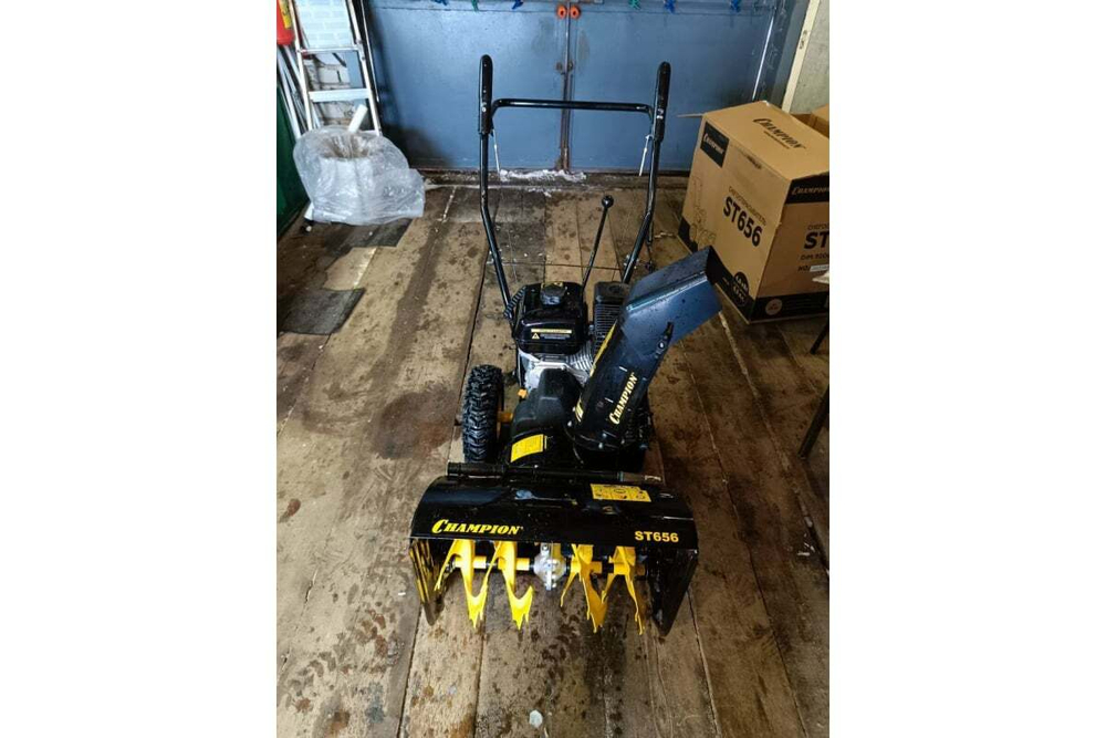 Снегоуборщик Champion ST656