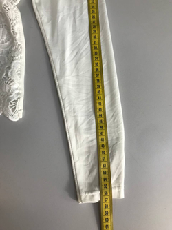 Блузка с отделкой из жемчужин, визуально на 44 размер