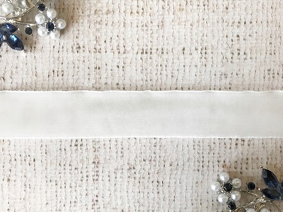 Лента бархатная, ш. 2 см, белый