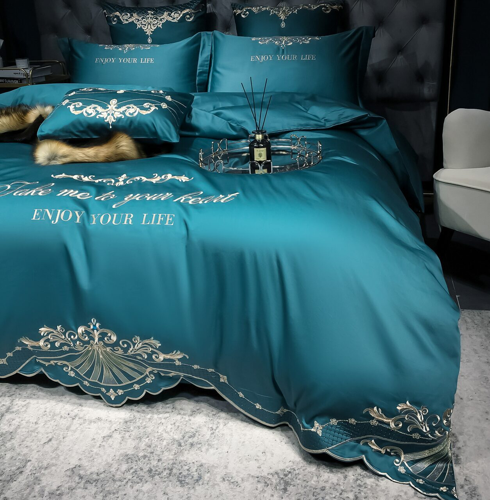 Постельное белье Сатин Гладкокрашеный Вышивка Делюкс на резинке DHCR003