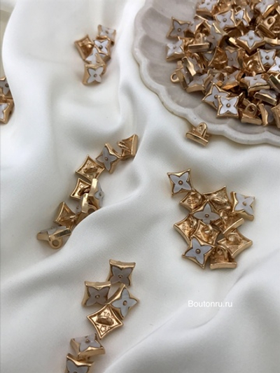 Пуговицы ЛВ белые золото цветок