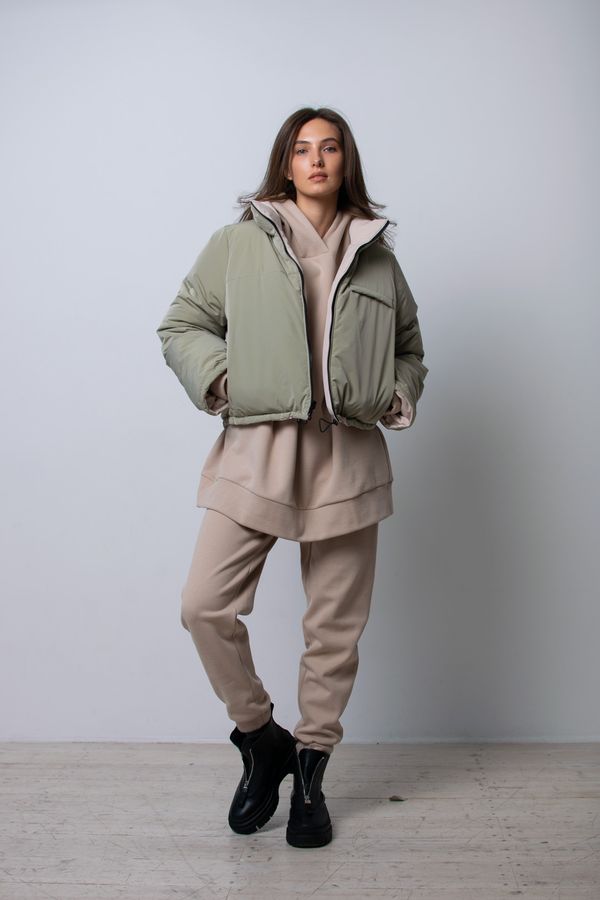 Пуховик Short двухсторонний AW016 бежевый/пыльно-зеленый - фото 4