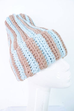 Шапка в контрастную полоску