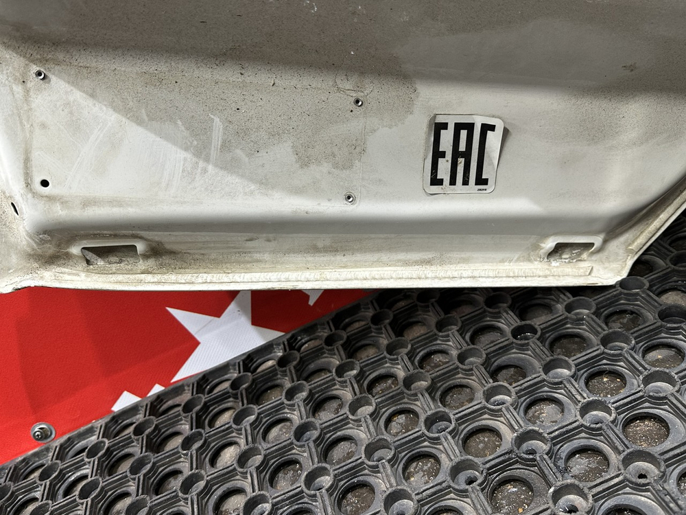 Дверь правая каркасом