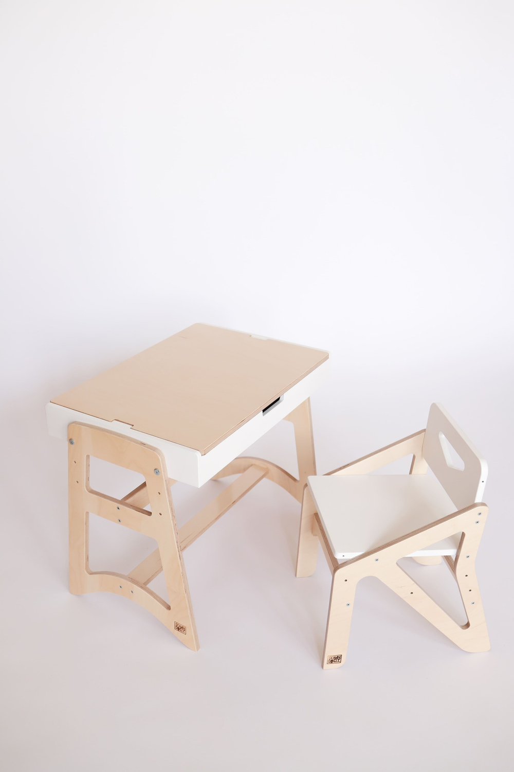 Растущий комплект BeUP: стол 4 в 1 и стул