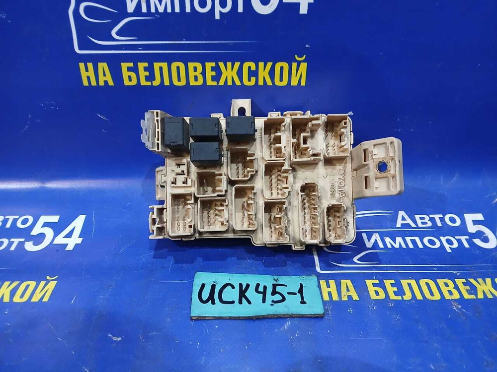 Блок предохранителей салонный TOYOTA SEQUOIA 2000