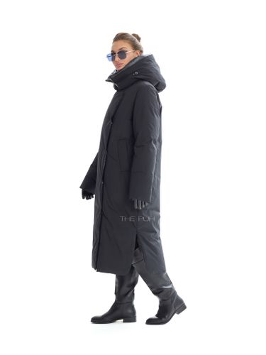 Длинный пуховик черного цвета с поясом