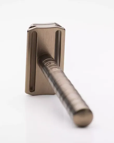 Т-образная бритва (станок) Henson Shaving AL13 v2.0, коричневая, Medium