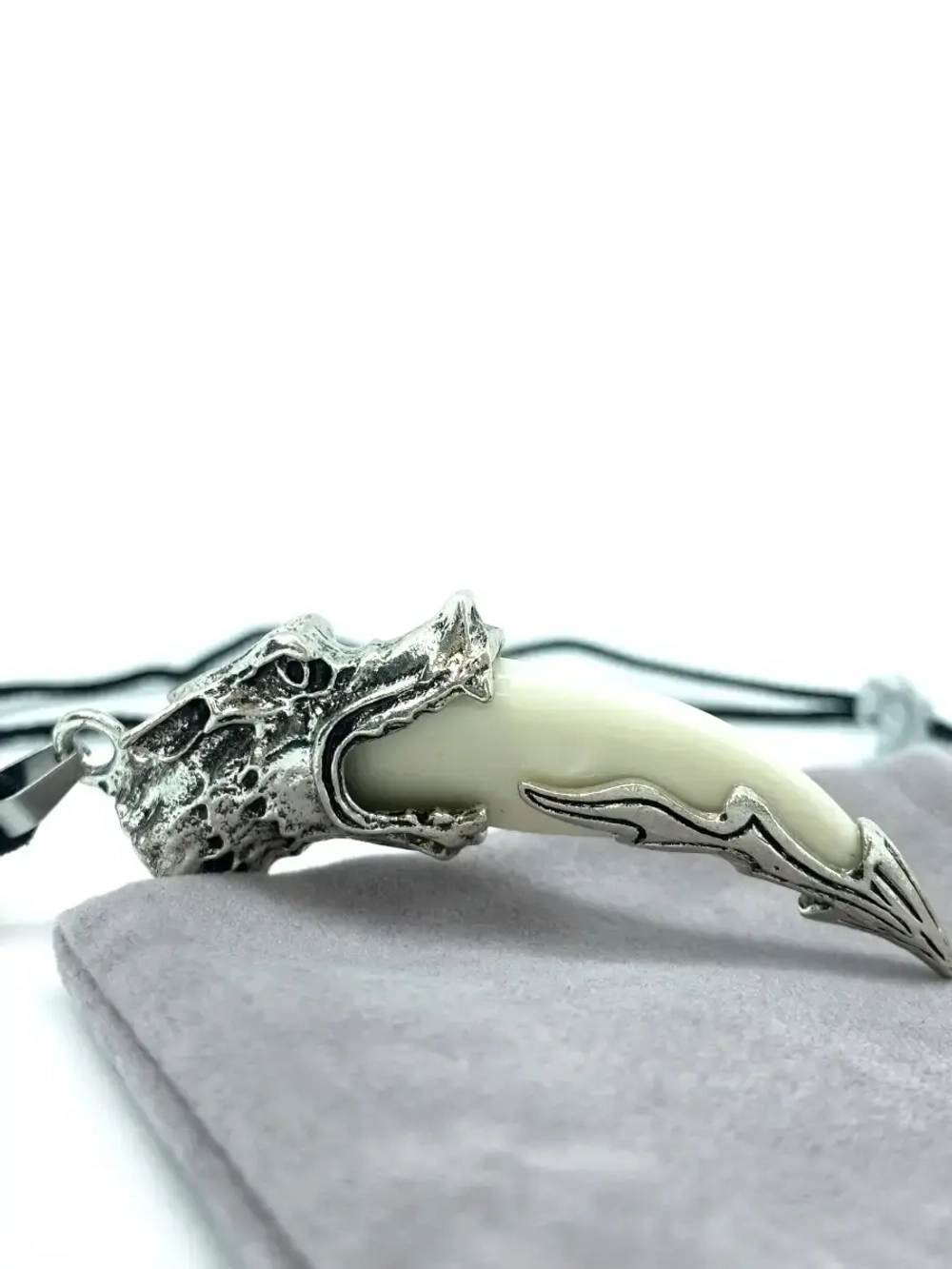 Амулет подвеска оберег Волчий Клык Зуб Волка талисман на шею