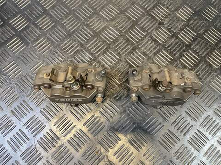 Суппорты переднего тормоза Suzuki GSR400 (GK7DA)