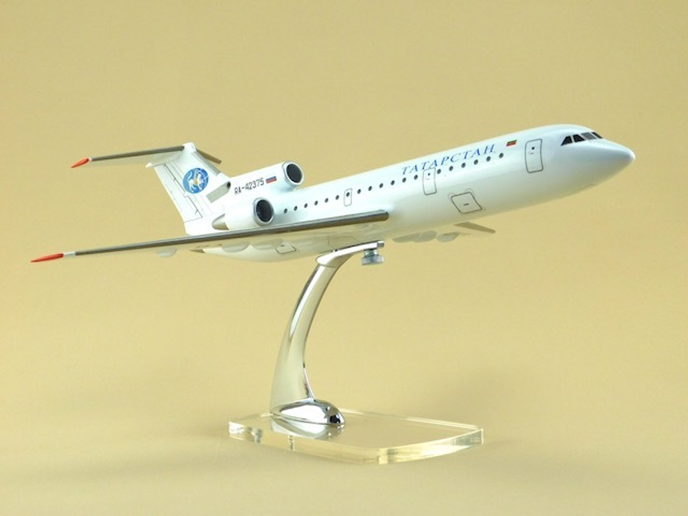 Модель самолета Як-42 (М1:100, Татарстан)