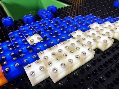 Интерактивный стол со светящимся конструктором